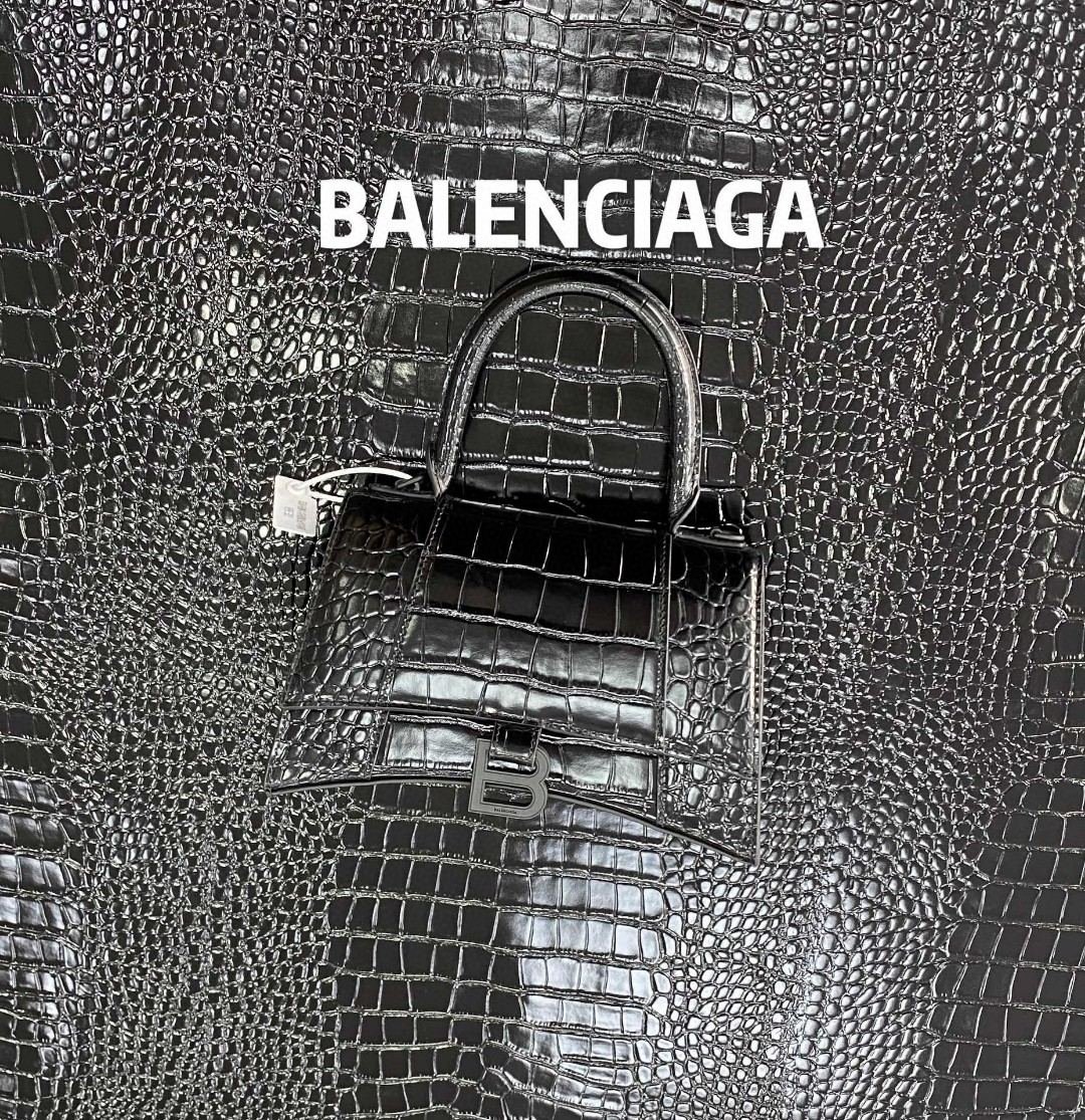 BALENCIAGA